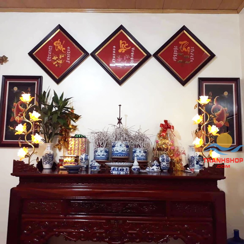 Cách Treo Tranh Bàn Thờ Tại Xưởng Tranh Tuệ Dương Đúng Phong Thủy image-1748277361811