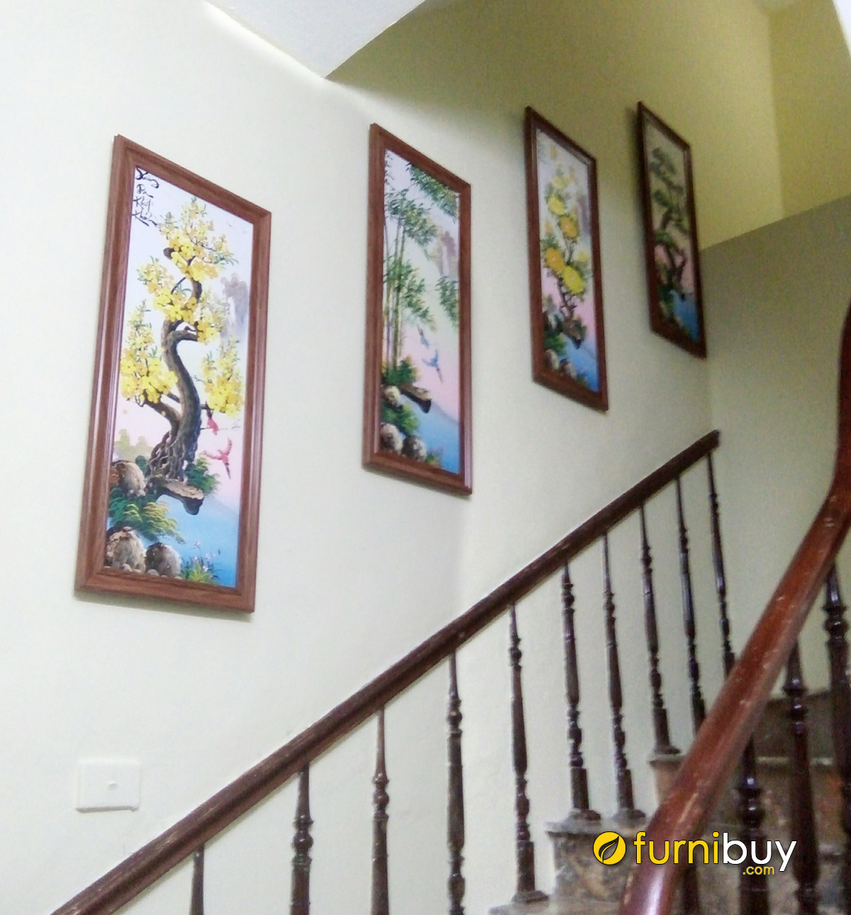 Cách Treo Tranh Tứ Quý Ở Cầu Thang Xưởng Tranh Tuệ Dương Chuẩn Phong Thủy image-1748276644773