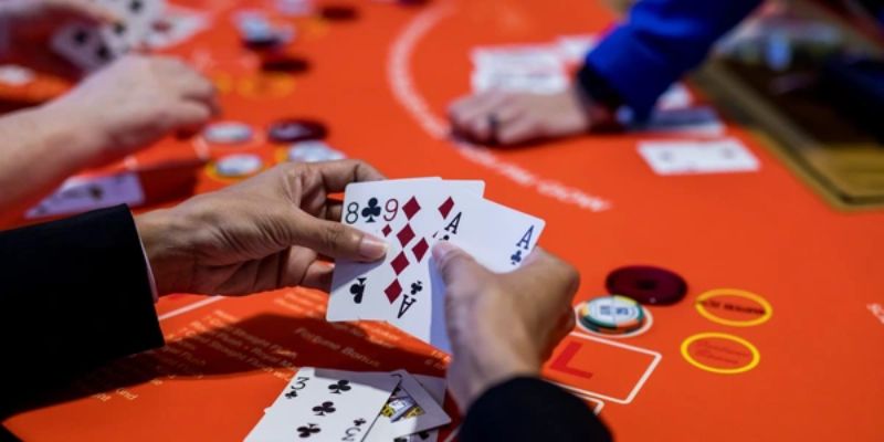 Bí Quyết Chơi Poker Online Giúp Bạn Trở Thành Cao Thủ image-1749471682756