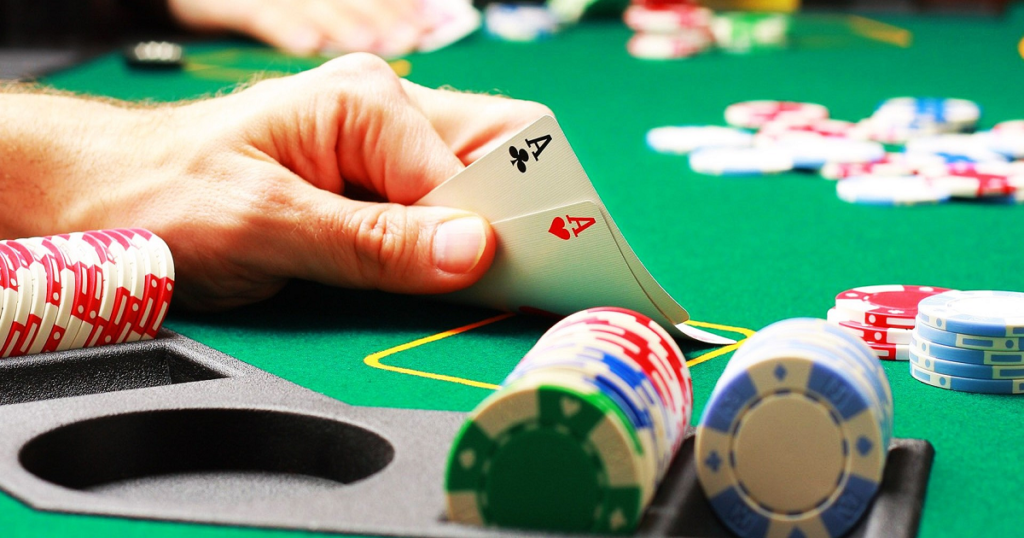 Bí Quyết Chơi Poker Online Giúp Bạn Trở Thành Cao Thủ image-1749471684183