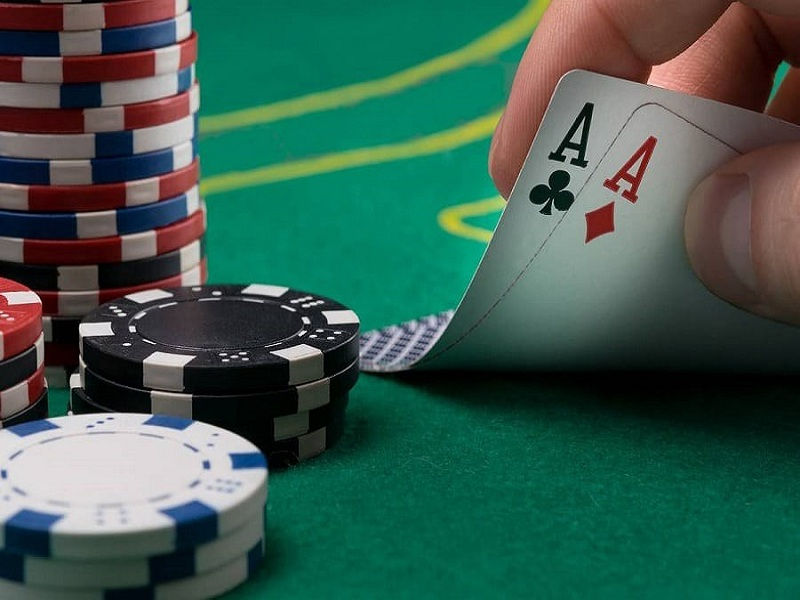 Hướng Dẫn Cách Chơi Poker Đánh Bại Đối Thủ Nhanh Nhất image-1749471630190