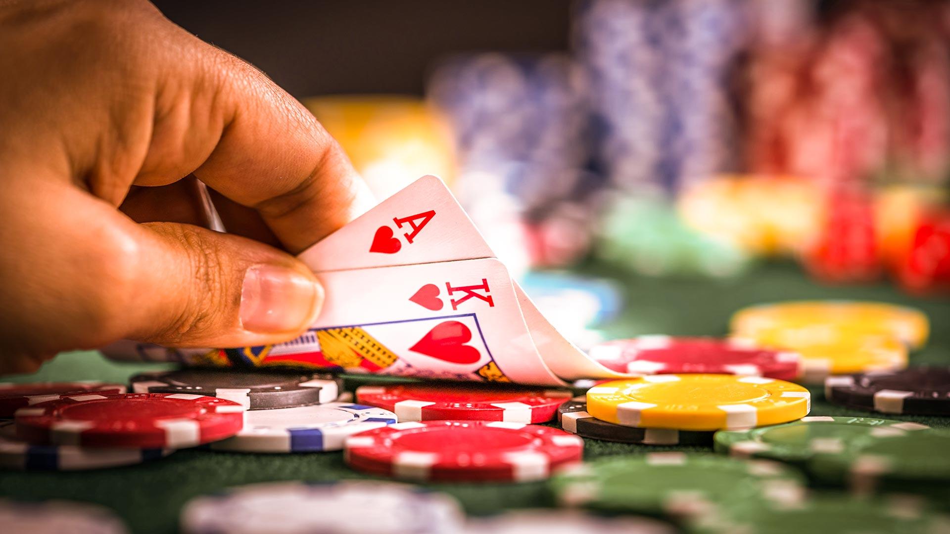Hướng Dẫn Cách Chơi Poker Đánh Bại Đối Thủ Nhanh Nhất image-1749471630967