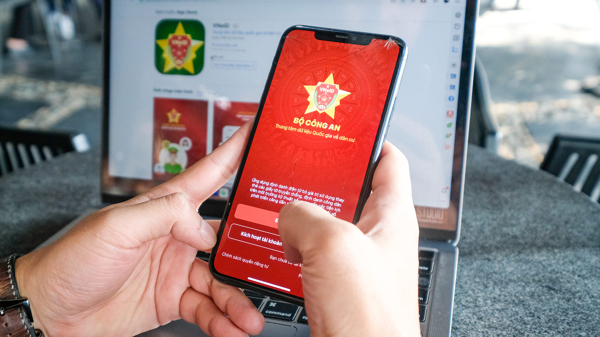 Cần Xuất Trình Giấy Tờ Gì Khi Làm Thủ Tục? Vietjet Net Giải Đáp image-1753114862061