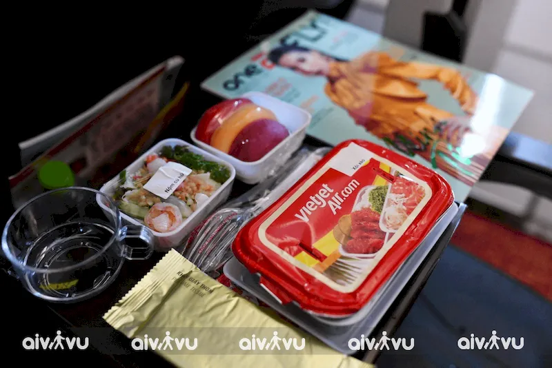 Có Được Mang Đồ Ăn Lên Máy Bay Không? Vé Máy Bay Vietjet Net Chia Sẻ image-1753112478495