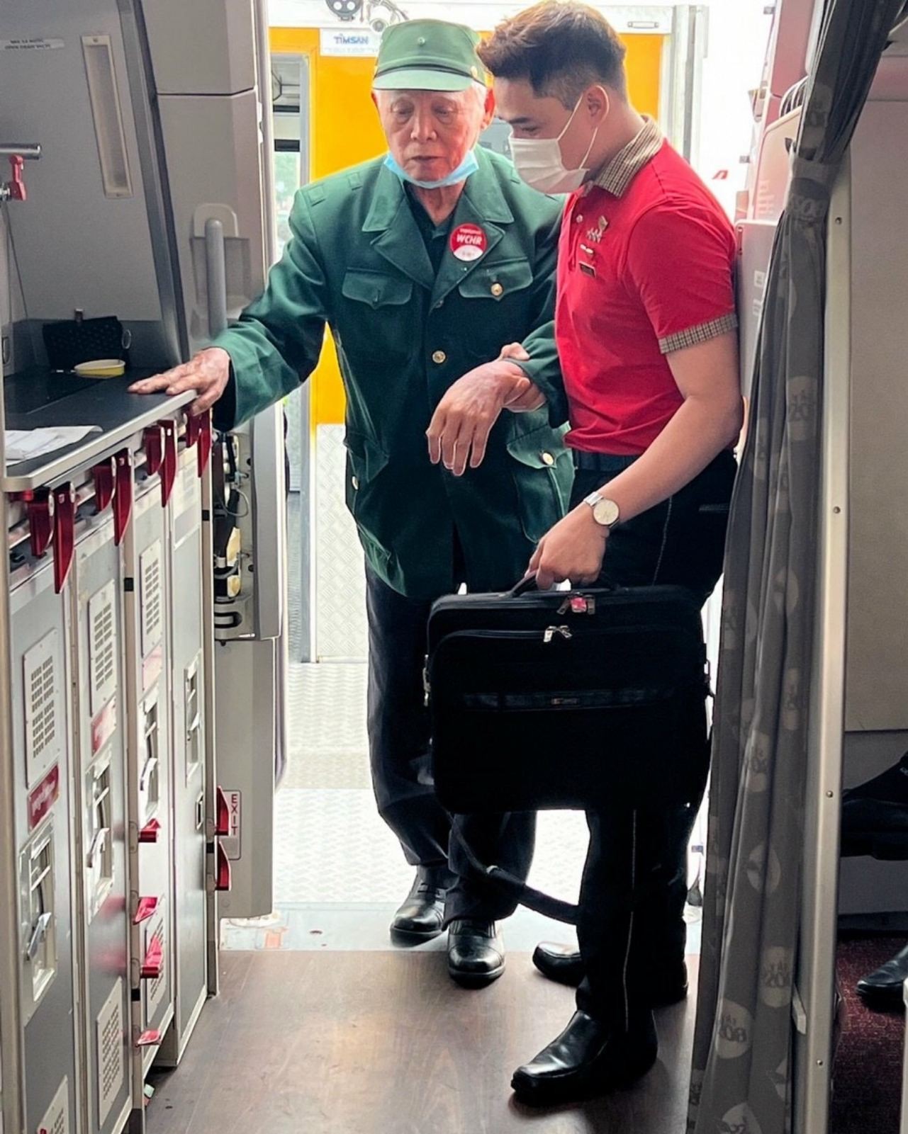 Người Già Có Được Giảm Giá Vé Không? Vietjet Net Giải Đáp image-1753113720053