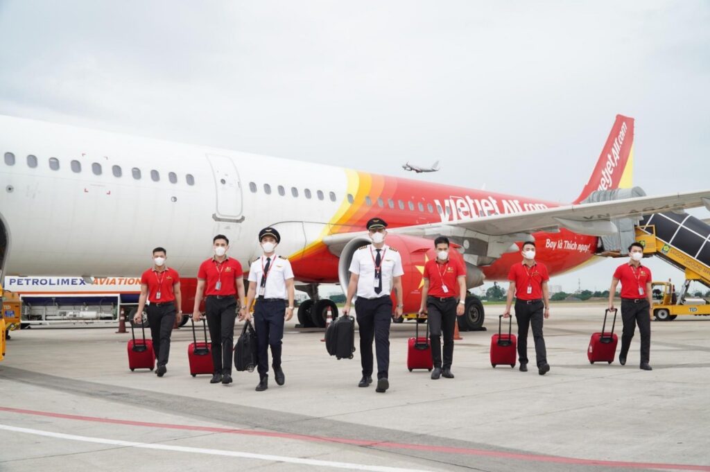 Người Nước Ngoài Đặt Vé Máy Bay Nội Địa Như Thế Nào? Vietjet Net Giải Đáp image-1753114263343