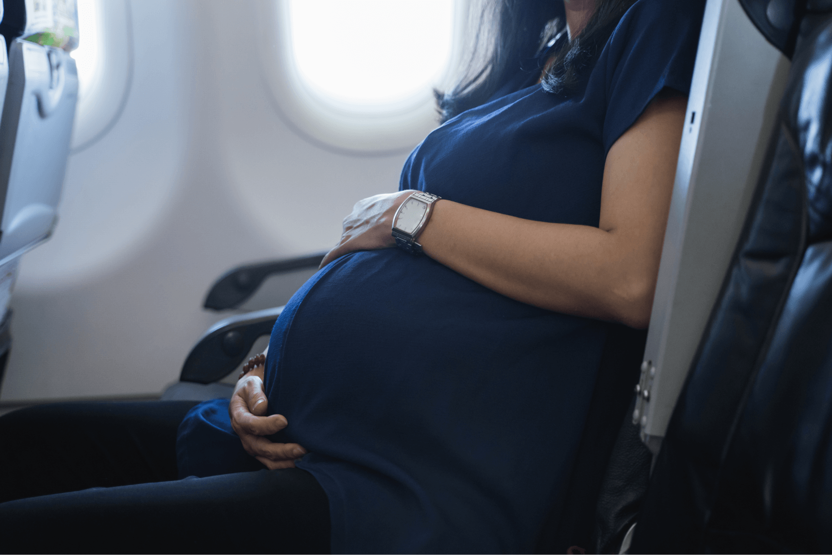 Phụ Nữ Mang Thai Có Được Đi Máy Bay Không? Vietjet Net Giải Đáp image-1753114031050